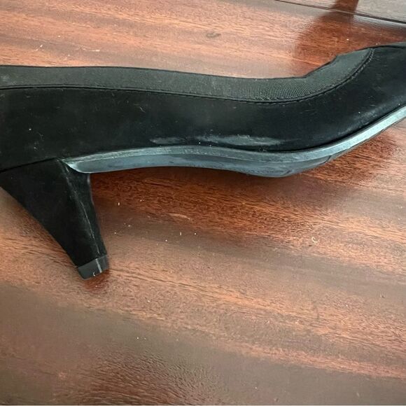 Stuart Weitzman Black Suede Heels w/ Ribbon Details. Sz 6. New w/ imperfections - Picture 11 of 12